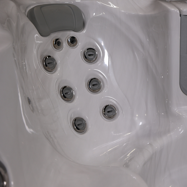 Hydrotherapy Benefits of a Hot Tub