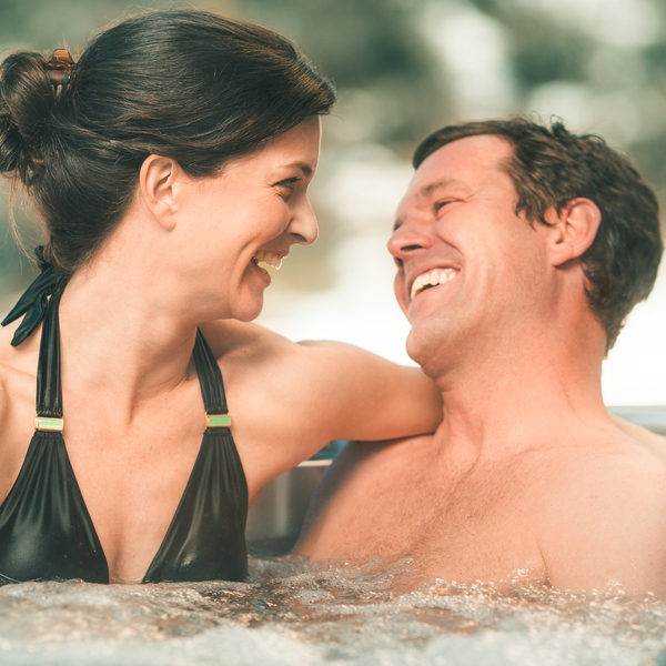 What to Know About Hot Tubs Without Molded Seats