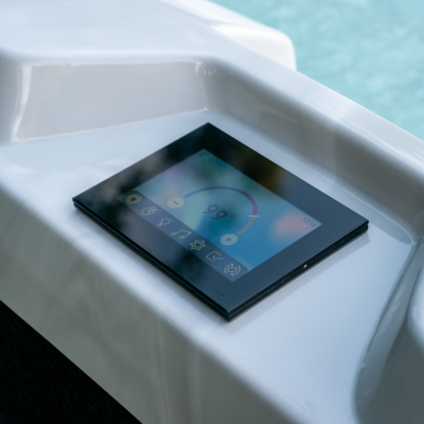 Fluidix&reg; Jets vs. Master Spas' EcoPur&reg; Charge Filtration Jets